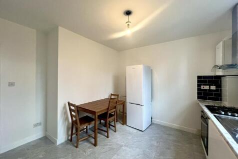 2 Bed Flat available to let immediately in Vauxha