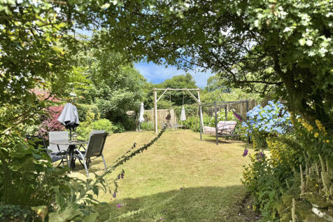 Archway in to second part of garden