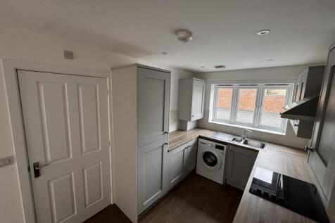 Canons Close, Corby photo 3