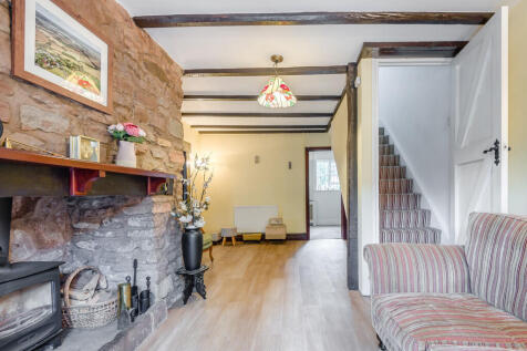 8696800-interior1...