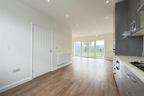 OPEN PLAN KITCHEN, DINING ROOM &amp; LOUNGE