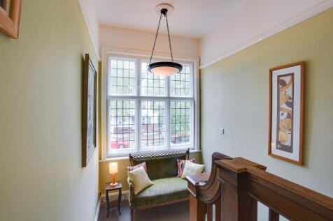 First Floor Split Level Galleried Landing