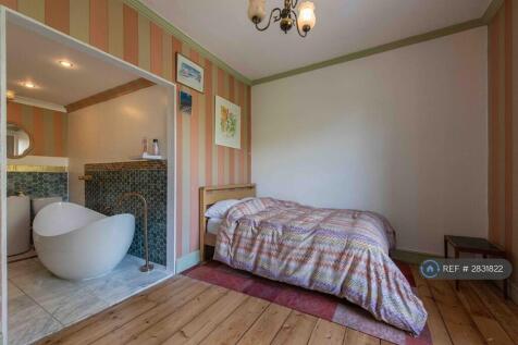 Impulse Engine Room With En Suite