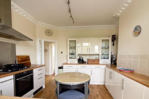 Hillside Crescent, Leigh-on-Sea photo 4