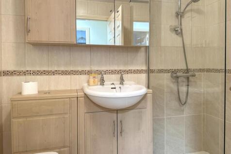 SHOWER ROOM/WC