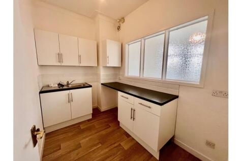 Whitefriars Crescent, Westcliff-on-Sea, Essex photo 3