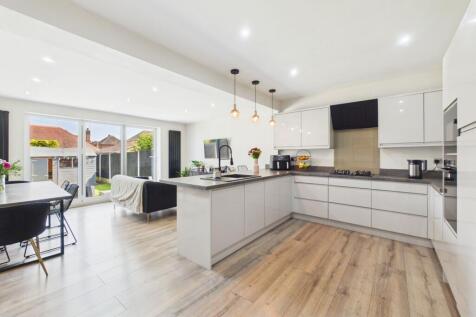 Opne-Plan Kitchen/Living