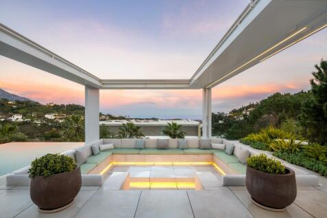 SUNKEN CHILLOUT AREA