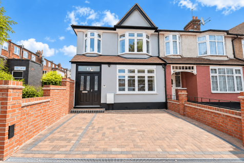 5 bedroom Semi-Detached house for rent