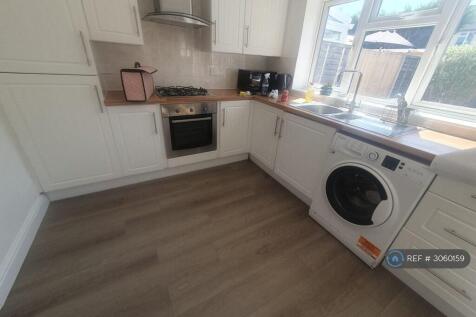Caillard Road, West Byfleet, KT14 photo 3