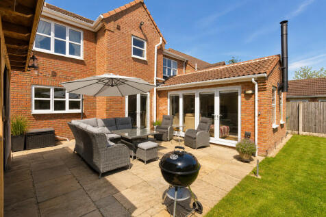 REAR GARDEN 2