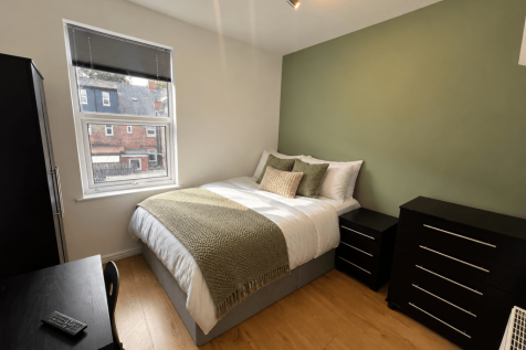 5-bed terraced on Frederick Grove, Lenton, Nottingham, NG7 1SG, £3,033/mo