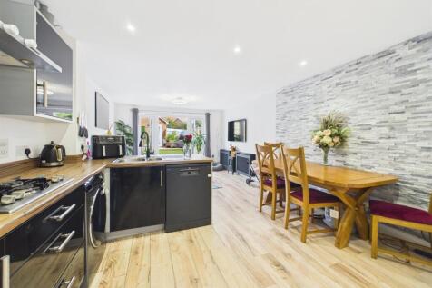 Kitchen/Dining Area