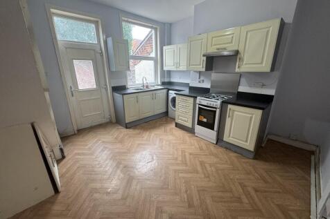 Fields New Road, Chadderton  photo 3