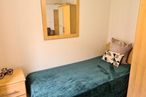 Flat 27 Room  2B.jpg