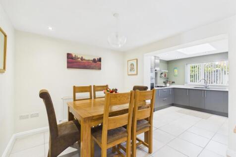 Living Kitchen/Dining Room