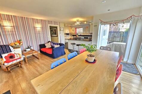 Open plan kitchen dining area.jpg