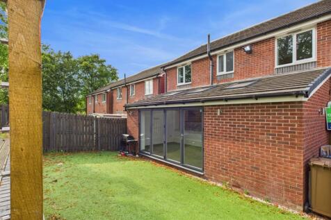 CAM03729G0-PR0113-STILL031