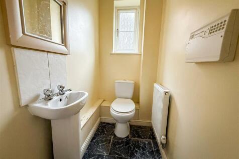 GROUND FLOOR CLOAKROOM