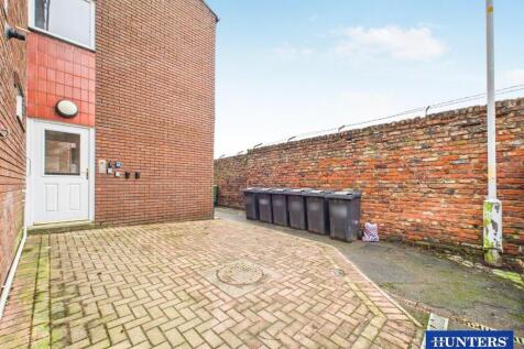 External - Communal Yard/Entrance