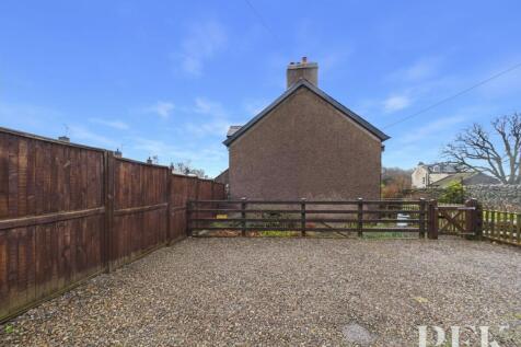 Parking &amp; Drying/Garden area