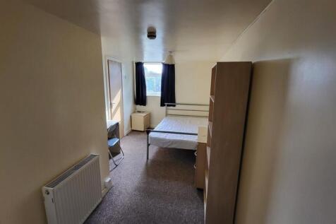 Neat single bedroom with a single bed, desk and...