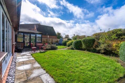 Rear garden/patio area