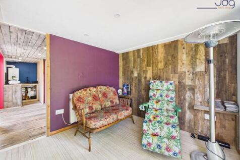 Converted Garage - Snug