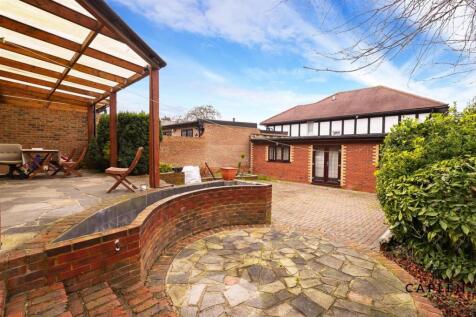Palmerston Road, Buckhurst Hill photo 5