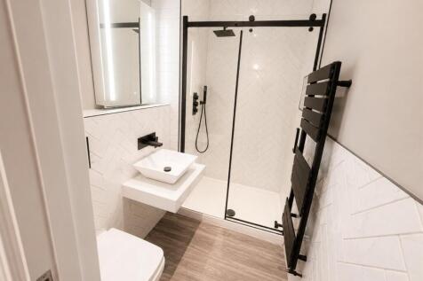 Bathroom - F2 33 Duke St -2026.jpg