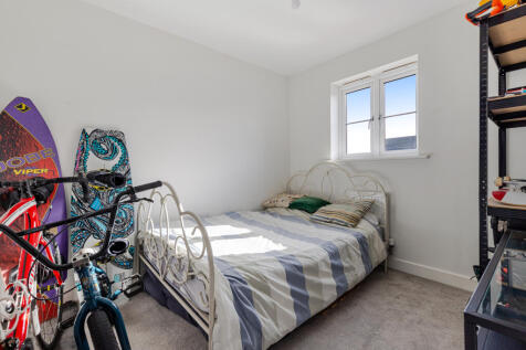 23 Bed 3 28 Barton Way