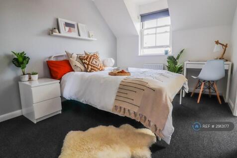 Large Ensuite Room