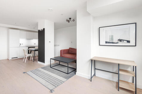 1-bed flat on Hill House, Highgate Hill, Islington, London, £2,250/mo