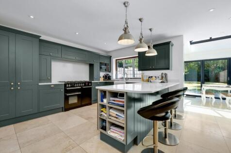Kitchen/B'fast Room