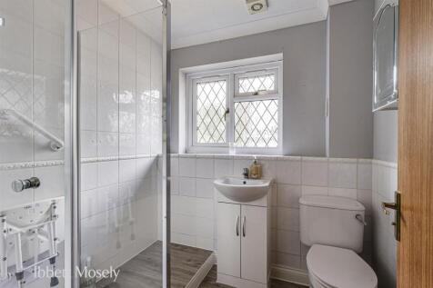 13 Shower Room.jpg