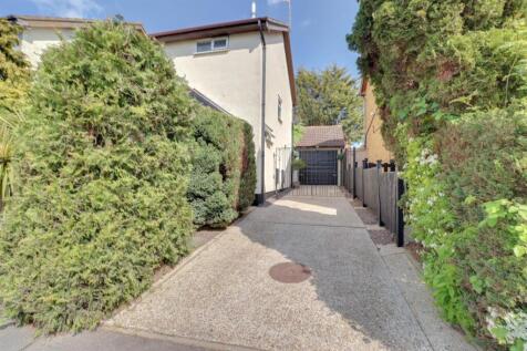 10 BROXTED DRIVE-30.jpg