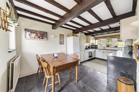 OPEN-PLAN DINING KITCHEN