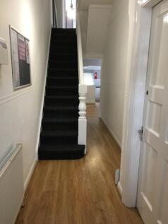 18) 11 Auckland Avenue Hallway 06.08.2020.jpg