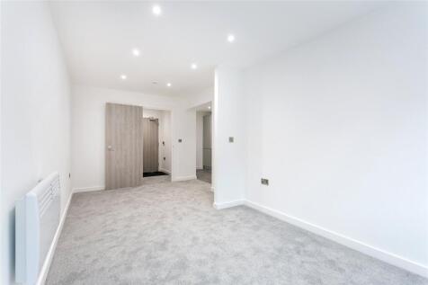 Strawberry Hill,, Newbury,, Birkshire,, RG14 photo 4
