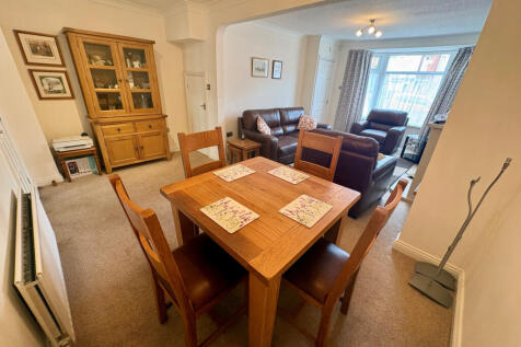 Dining Area into Lounge