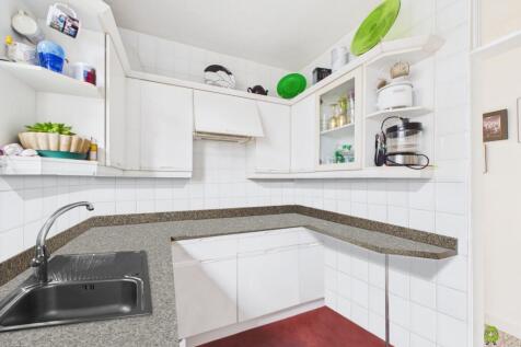  Presented by Nicoleta at EweMove Bexleyheath and 