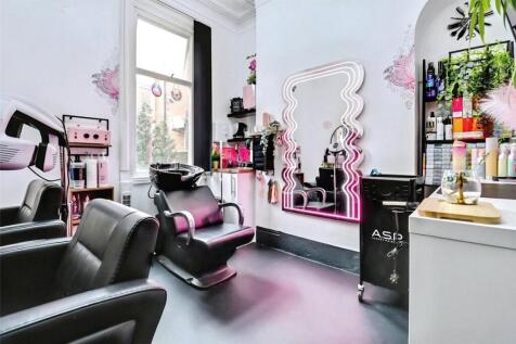 Salon Area