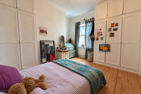 Bedroom 2.1