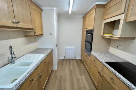 Clifton Avenue, Barlborough, S43 photo 3
