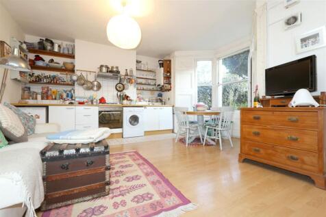 Lounge/Kitchen