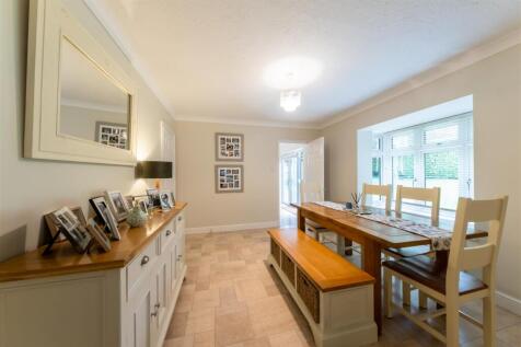 17 Woodham Close-010.jpg