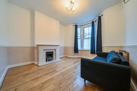 1-bed flat on Gosterwood Street, London, SE8, £1,650/mo