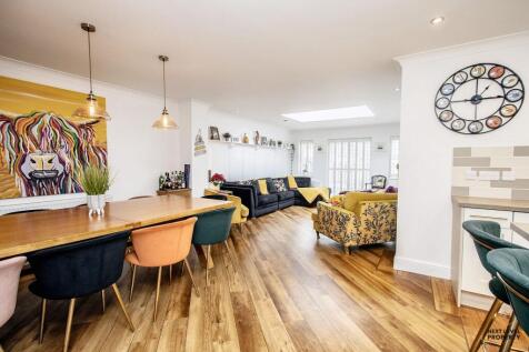 Kitchen/Diner &amp; Living Area