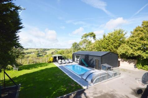 Pool/Bar/Entertainmnet