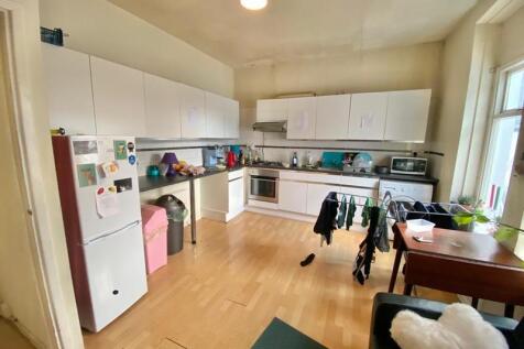 2 bed flat to rent City Road, Roath, Cardiff CF24
